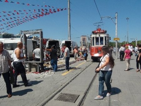 Taksim’de duraklar kaldırıldı