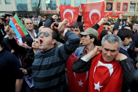 Taksim'de Gergin Geçen 'sözde Ermeni Tehciri' Eylemi Sona Erdi