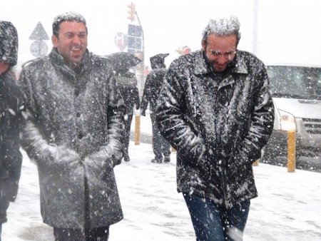 Taksim’de kar temizleme çalışması devam ediyor