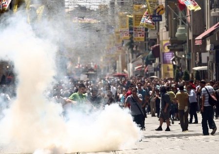 Taksim’de müdahaleler ara sokaklarda da devam etti