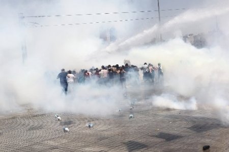 Taksim’de müdahaleler ara sokaklarda da devam etti