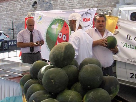 Taksim’de organik Adana karpuz tanıtımı