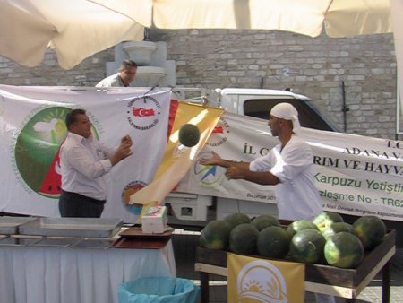 Taksim’de organik Adana karpuz tanıtımı