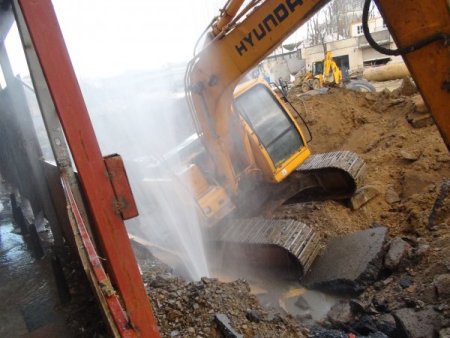 Taksim’de su borusu patladı, su metrelerce yükseğe fışkırdı