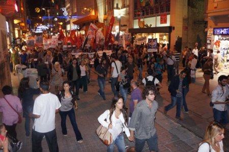 Taksim’de tezkere protestosu