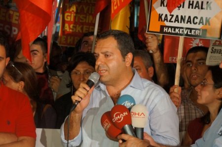 Taksim’de tezkere protestosu