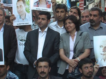 Taksim'de Tutuklu Gazetecilere Özgürlük Eylemi