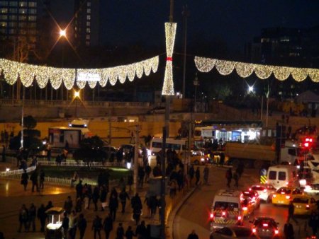 Taksim’de yılbaşı hazırlıkları başladı