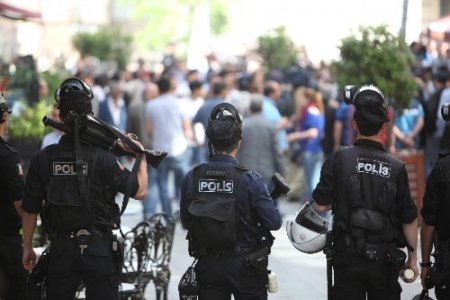 Taksim'deki 1 Mayıs kutlamalarından renkli kareler