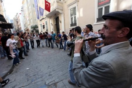 Taksim'deki 1 Mayıs kutlamalarından renkli kareler