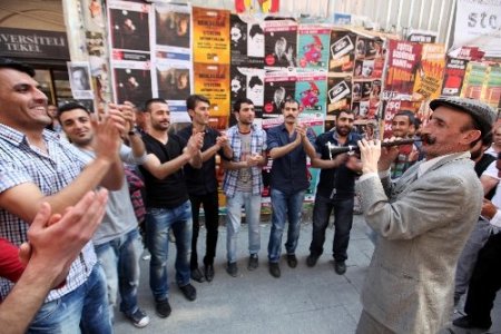 Taksim'deki 1 Mayıs kutlamalarından renkli kareler