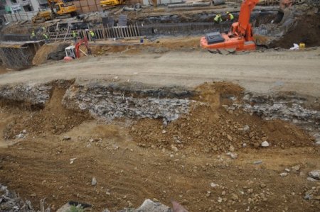 Taksim’deki kazı çalışmalarında tarihi kemer bulundu