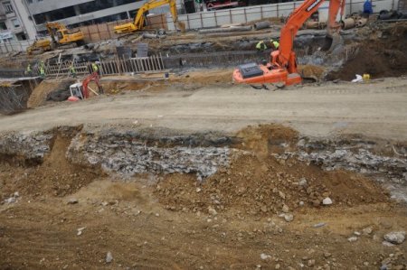 Taksim’deki kazı çalışmalarında tarihi kemer bulundu