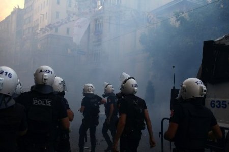 Taksim'deki olaylar İstiklal Caddesi'nde artarak devam ediyor