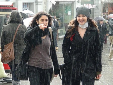 Taksim’e yağmurla gelen güzellik: Gökkuşağı