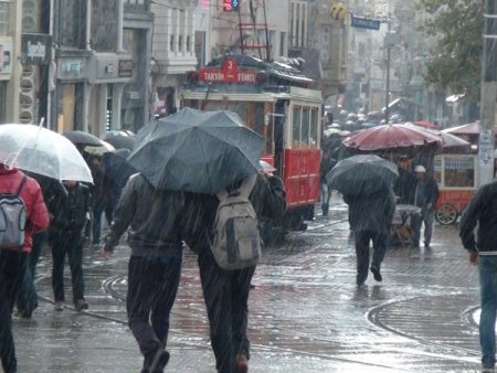 Taksim’e yağmurla gelen güzellik: Gökkuşağı