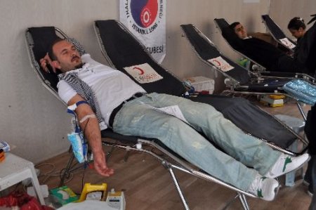 Talasemi Derneği Kızılay Tır'ına Destek Verdi