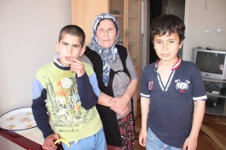 Talasemi hastası genç: Sağlığıma kavuşarak aileme bakmak istiyorum