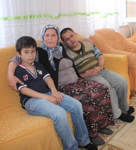 Talasemi hastası genç: Sağlığıma kavuşarak aileme bakmak istiyorum