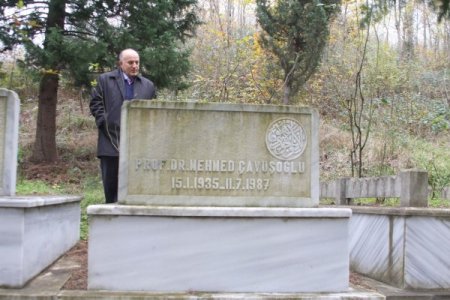 Talebesi, Yıldız Hoca'nın Kabrini Ziyaret Etti