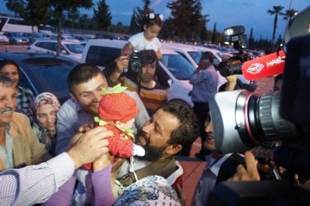 Taliban’ın kaçırdığı Türkler memleketlerinde davul zurnayla karşılandı