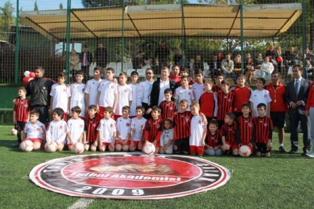 Tanju Çolak, Futbol Akademisi Bursa’da açıldı