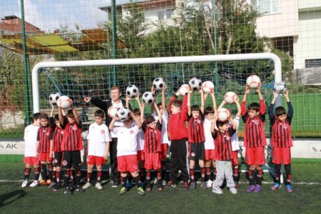 Tanju Çolak, Futbol Akademisi Bursa’da açıldı