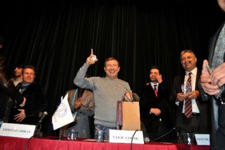 Tanju Çolak Öğrencilere Yumurta Attı