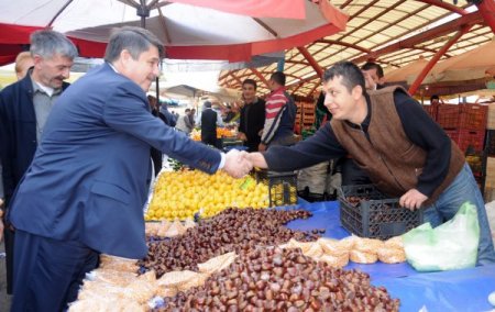 Tanrıverdi: Manisa Belediyesi pazaryeri sorununu bir türlü çözemedi