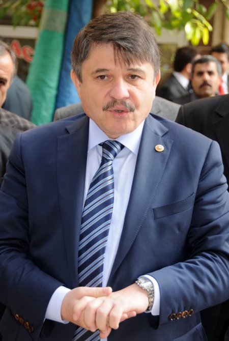 Tanrıverdi: Manisa Belediyesi pazaryeri sorununu bir türlü çözemedi