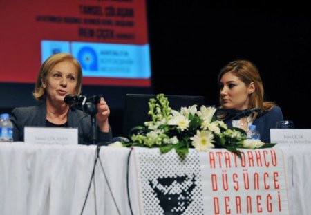 Tansel Çölaşan: Türkiye’ye başkanlık sistemine geçmemeli, yıkmalıyız