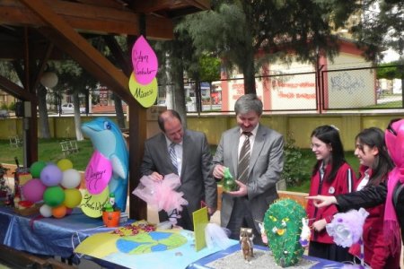 Tarçın Kokulu Mumlardan 'Çılgın Lambalar Müzesi' Kurdular