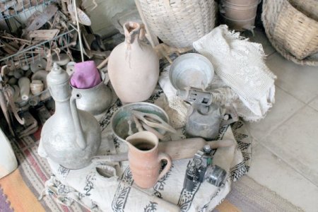 Tarih kokan raflar antika meraklılarını bekliyor