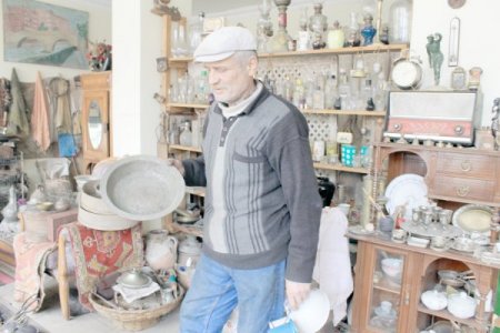 Tarih kokan raflar antika meraklılarını bekliyor