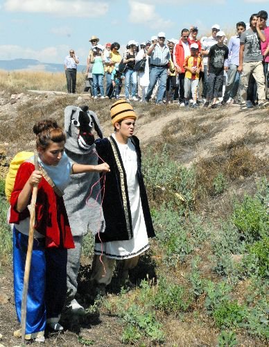 Tarih Yolculuğunda Çocuklar 6 Bin Yıl Öncesini Tiyatro Oyunuyla Yaşadı