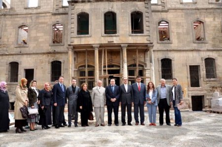Tarihi Augustus Oteli Restore Ediliyor