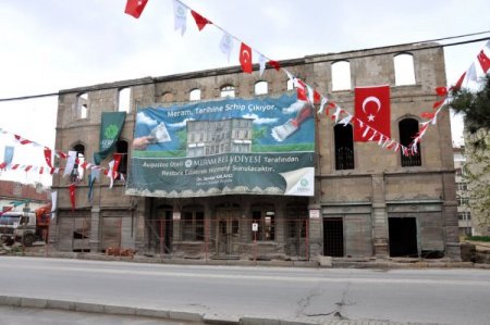 Tarihi Augustus Oteli Restore Ediliyor
