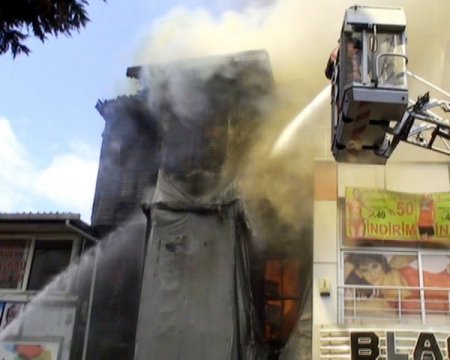 Tarihi Bina Kül Oldu