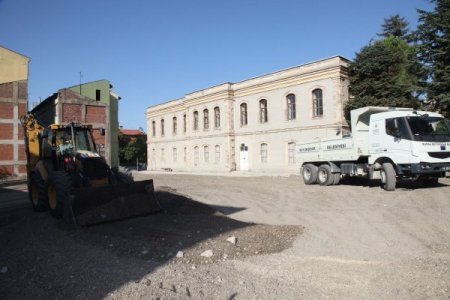 Tarihi Bursa Erkek Lisesi günyüzüne çıktı