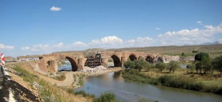 Tarihi Çobandede Köprüsü Aslına Sadık Restore Ediliyor