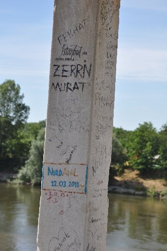 Tarihi eserler yazılarla kirletiliyor