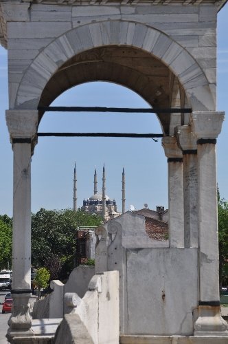 Tarihi eserler yazılarla kirletiliyor