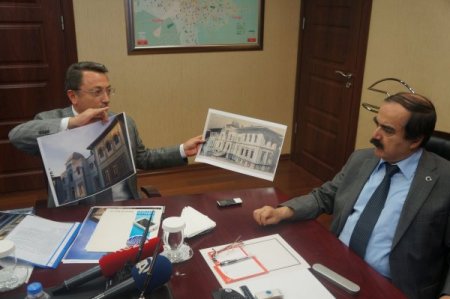 Tarihi eserlerin ortaya çıkarılması için iğneyle kuyu kazıyoruz