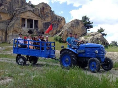 Tarihi Frigya Bölgesi, Traktörlü Safari Turlarıyla Turizme Kazandırılacak