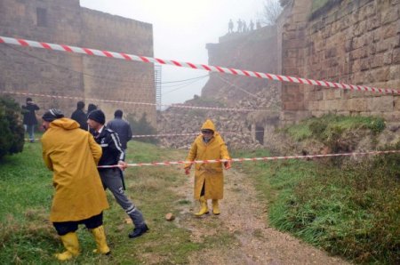 Tarihi Gaziantep Kalesi, yağmura dayanamadı çöktü