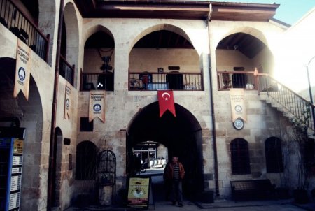 Tarihi han onarıldı; geleneksel el sanatları yeniden hayat buldu (ÖZEL)