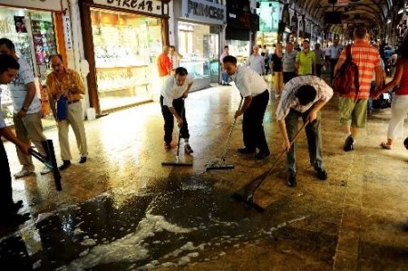 Tarihi Kapalıçarşı Sular Altında