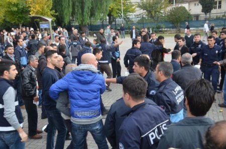 Tarihî Kemeraltı Çarşısı'nda işporta operasyonu