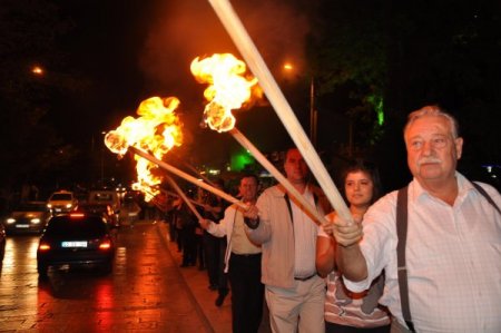 Tarihi Köprülerin Aydınlatılması İçin Meşaleli Eylem