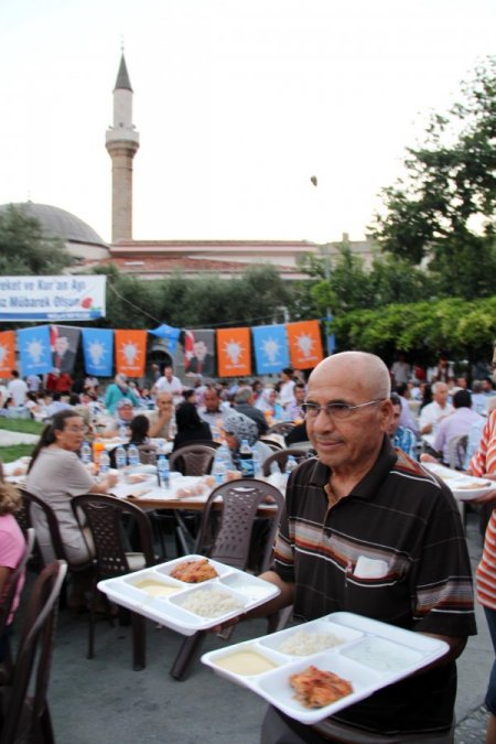 Tarihi Kurşunlu Camii'nde İftar